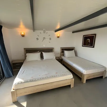 Miranda Roshi Apartment Toroni