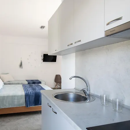 Miranda Roshi * Toróni