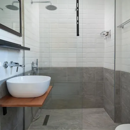 Apartment Miranda Roshi Toroni