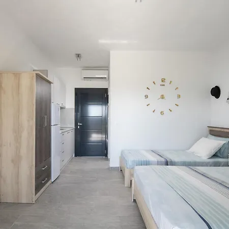 Miranda Roshi Apartment *