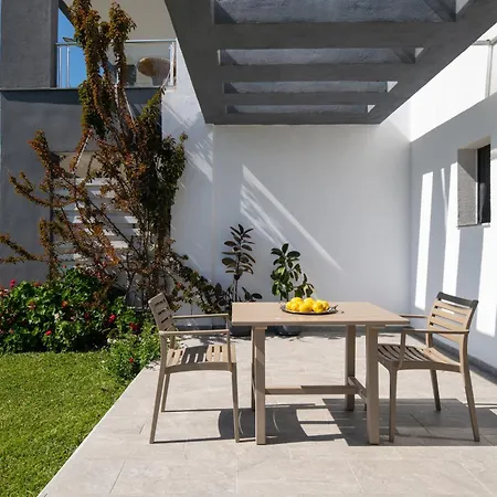 Miranda Roshi Apartment Toroni