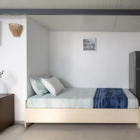 Miranda Roshi Apartment
