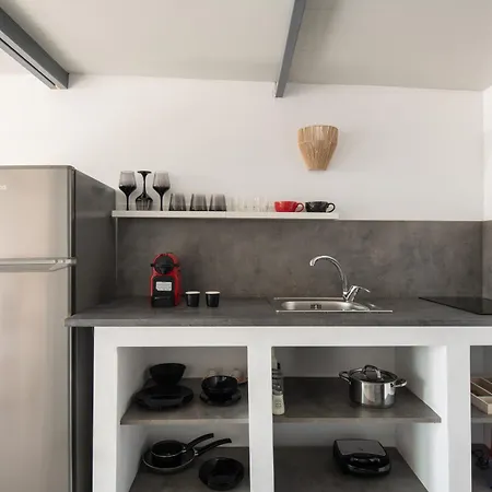 Miranda Roshi Apartment Toroni