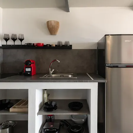 Miranda Roshi Apartment *