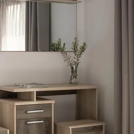 Apartment Miranda Roshi Toroni