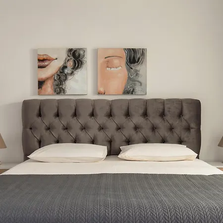 Miranda Roshi Apartment Toroni