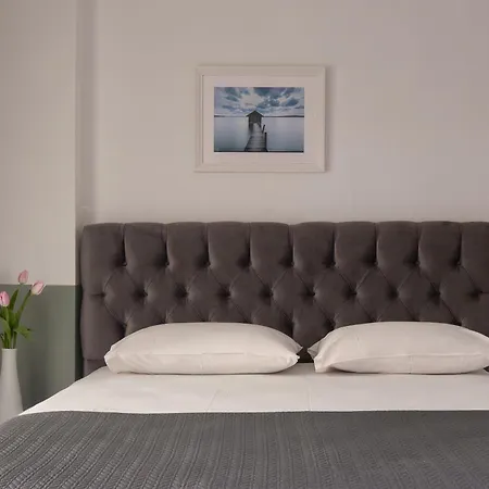 Miranda Roshi Apartment *