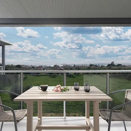 Miranda Roshi Apartment