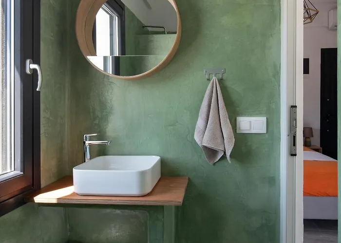 Miranda Roshi Торони